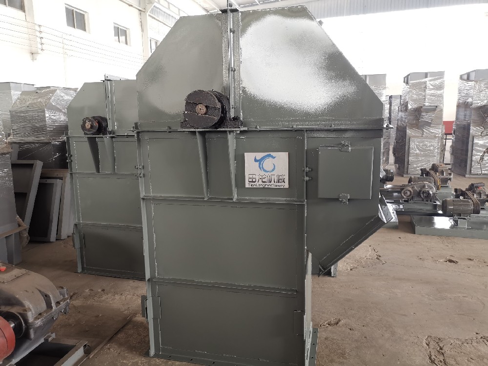 環(huán)鏈斗式提升機灰色與藍色展示圖