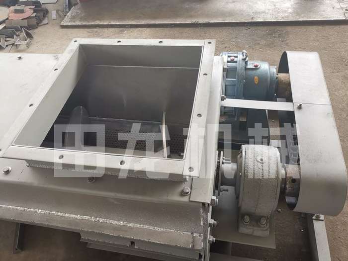 螺旋輸送機工人安裝調(diào)試！